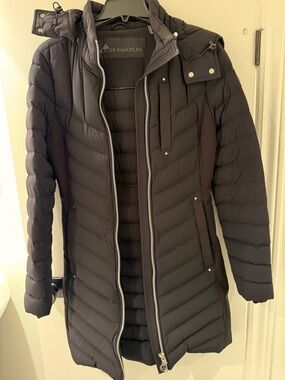 Moose Knuckles Black Quilted Hooded Puffer Parka